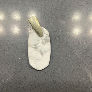 Kendra scott one earring